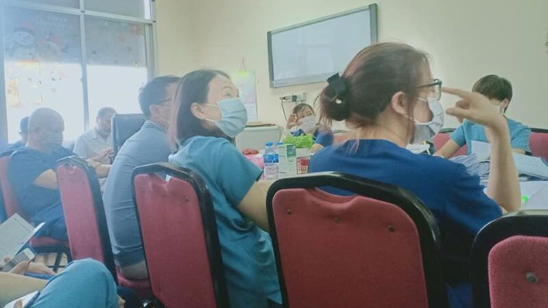 DK Pharma giới thiệu bộ sản phẩm chăm sóc sức khỏe đến các y bác sĩ tại Khoa Hồi sức tích cực Bệnh viện Thanh Nhàn