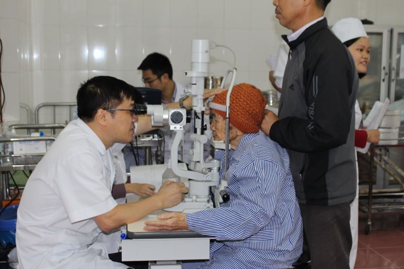 DK Pharma với hoạt động thiện nguyện mang lại ánh sáng cho người cao tuổi tại Bệnh viện Đa khoa Hải Hậu – Nam Định