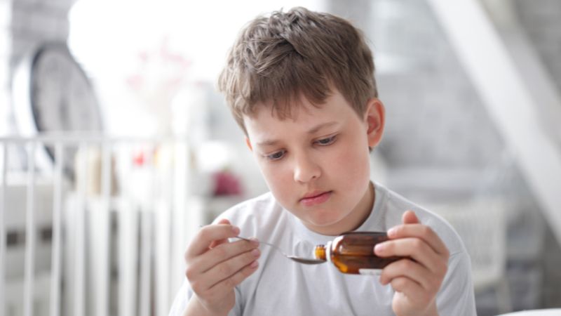 Dùng siro bổ phế cho trẻ đúng cách: Cha mẹ cần biết 6 điều quan trọng này