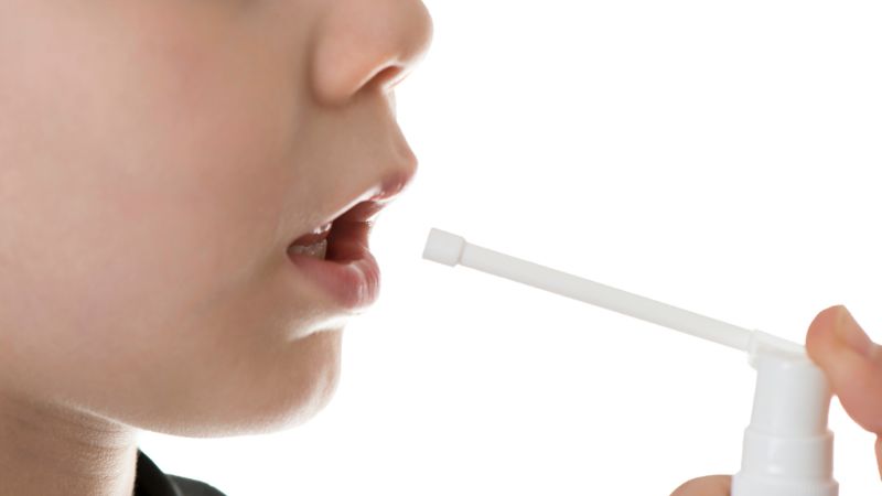 Xịt họng keo ong dùng mấy lần 1 ngày? 